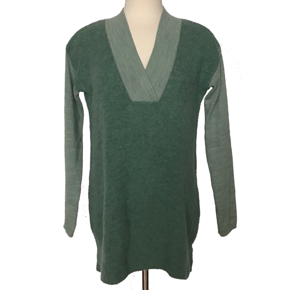 ANTHRO MOTH Colorblock Boucle Pullover Sweater